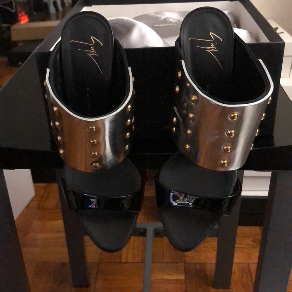 Giuseppe zanotti vernice sandals